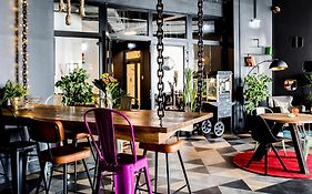 P182 Hidden Hostel